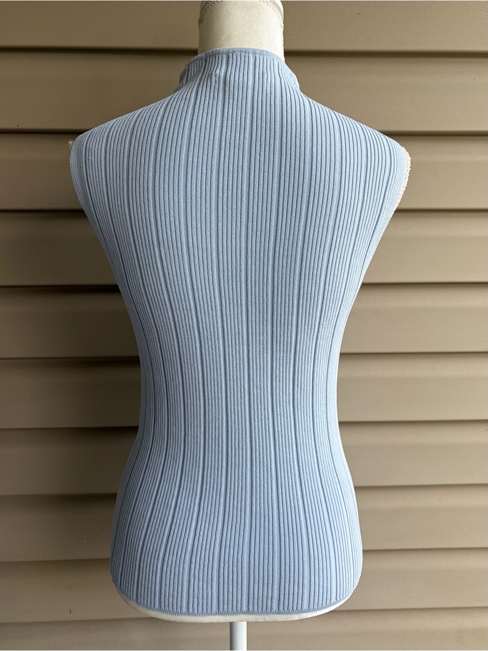 •Eva Mendes• Ice Blue Ribbed Mock Neck Sleeveless Sweater - Size Small - Picture 5 of 8